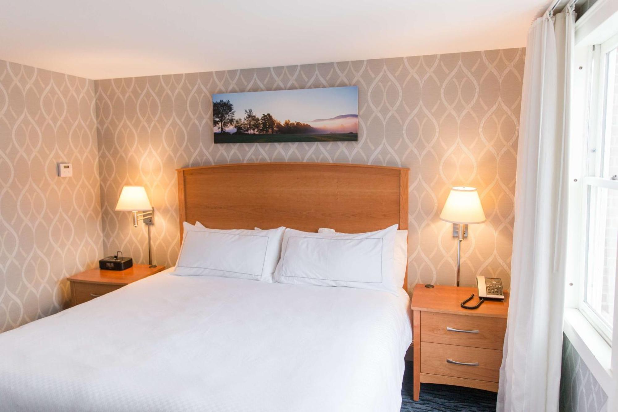 Capitol Plaza Hotel Montpelier Tapestry Collection By Hilton 外观 照片