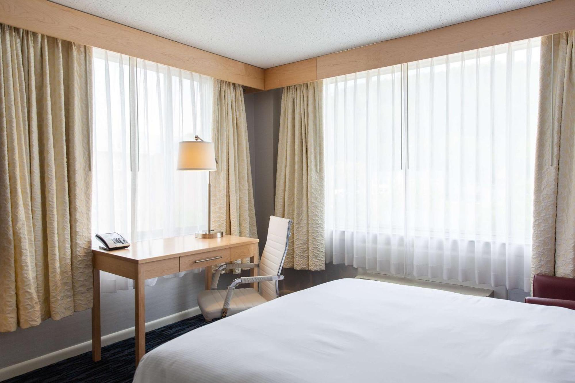 Capitol Plaza Hotel Montpelier Tapestry Collection By Hilton 外观 照片