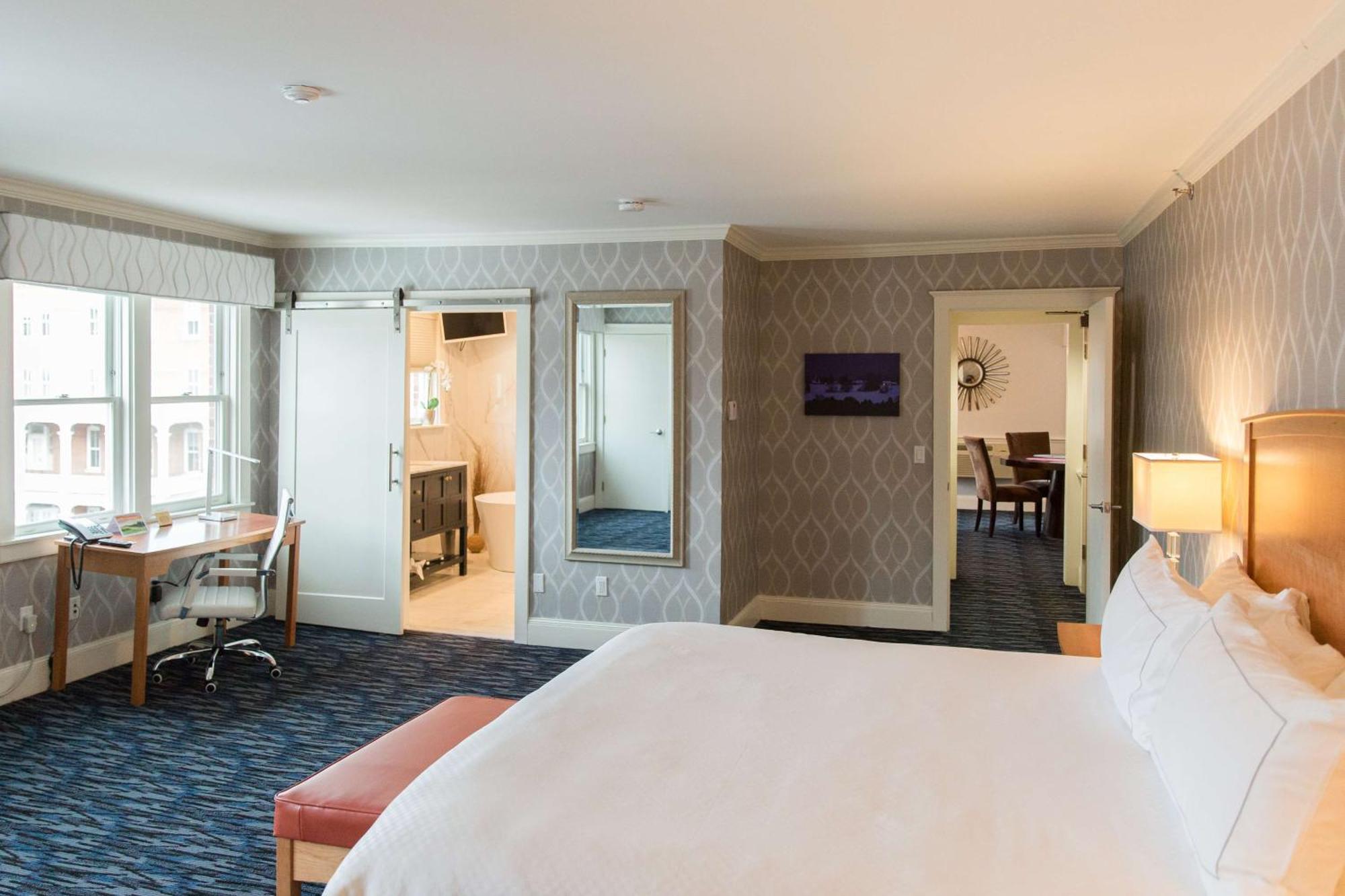 Capitol Plaza Hotel Montpelier Tapestry Collection By Hilton 外观 照片