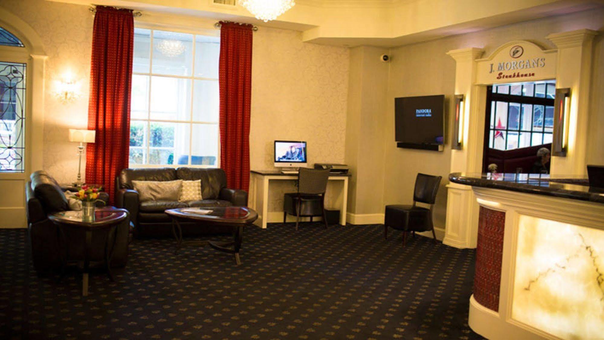 Capitol Plaza Hotel Montpelier Tapestry Collection By Hilton 外观 照片